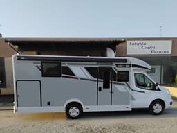 MC4 881 CON LETTO NAUTICO REGOLABILE IN ALTEZZA E LETTO MATRIMONIALE BASCULANTE ANTEIRORE