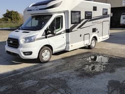 SEMINTEGRALE MC4 360 CON LETTO MATRIMONIALE TRASVERSALE POSTERIORE E LETTO MATRIMONIALE BASCULANTE ANTERIORE