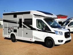 Mc4 Slim 337 profilato con letto basculante matrimoniale e ampia dinette